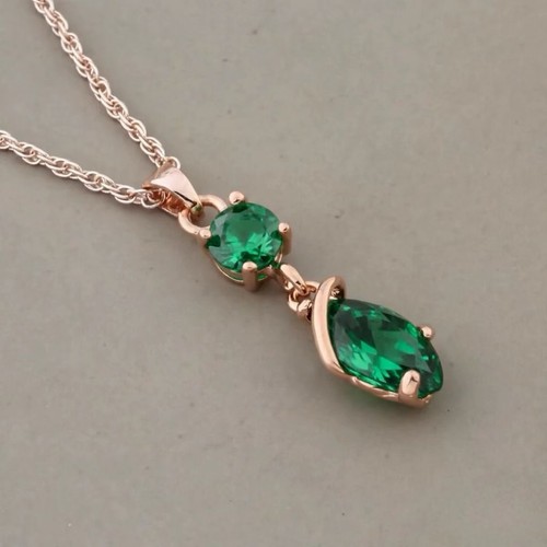 Collana con ciondolo smeraldo