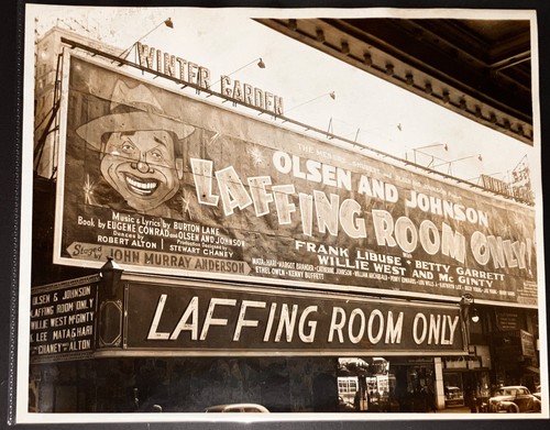 Solo laffing room - laffing, 1945