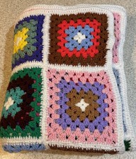 Grande coperta afgana all’uncinetto quadrati della nonna 54”x 75” colorata fatta a mano