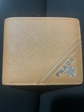 Prada Saffiano in pelle con 2