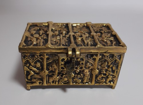 Antica scatola brutalista - antica,