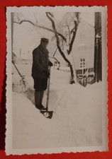 FOTO PHOTO UOMO CHE SPALA LA NEVE 1940 C. ( F 28 )