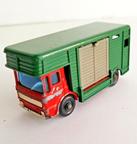 Matchbox lesney horse box - lesney,