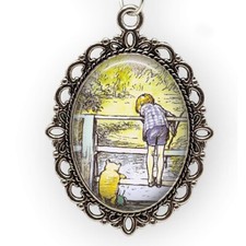 Collana con ciondolo ovale