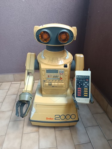 Tomy omnibot 2000 robot - omnibot,
