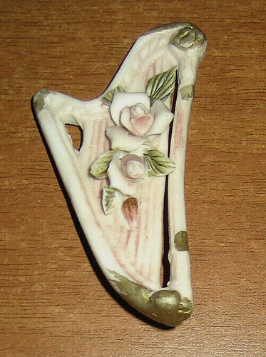 Arpa spilla ceramica con - spilla,