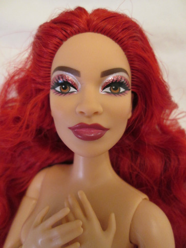 Barbie bambola ibrida nuda