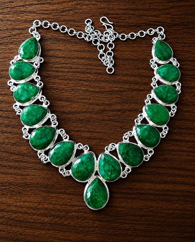 Collana smeraldo verde fatta - , a