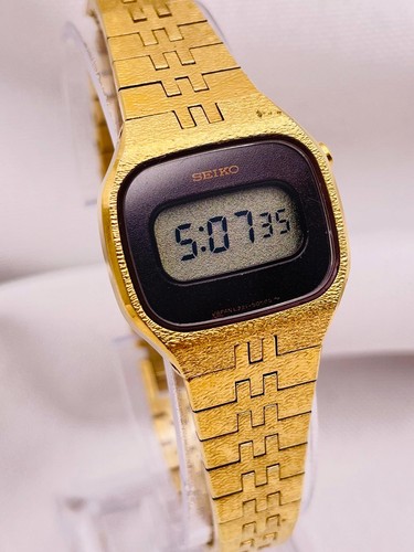 Vintage seiko 1980s lcd - seiko,
