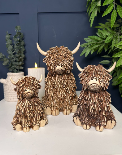 Piccola mucca seduta - , highlands