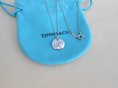 Collana con ciondolo tondo