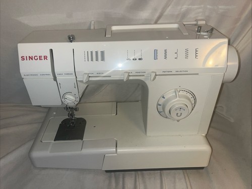 Singer sewing machine 5825 - singer,