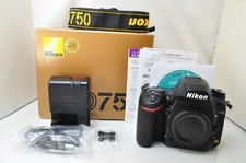 Corpo Nikon D750 con 540