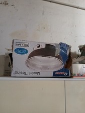 Due tegami riscaldante attraverso un cavo manteine calore. 