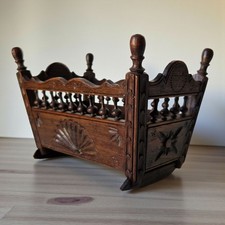 Culla in legno intagliato per casa delle bambole ?– stile bretone - Miniatura?