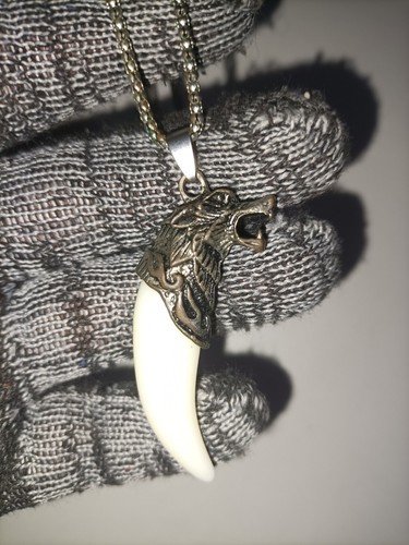 Collana con pendente dente