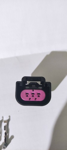 Connettore sensore carburante