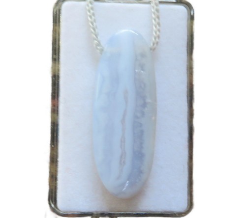 Ciondolo cabochon calcedonio