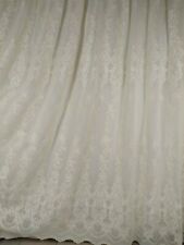 Tenda a metro ricamata