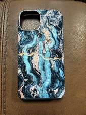 Custodia Burga Mystic River