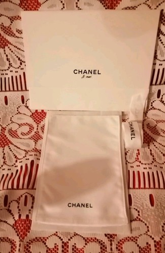 Chanel pochette avec son - ,