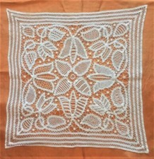 Antico grande CENTRINO lavorato a TOMBOLO - 45 x 45 cm