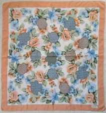 -Superbe  foulard GUCCI soie