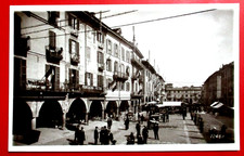 Pavia - Piazza della Vittoria molto animata non viaggiata