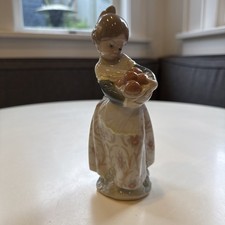 Lladro Girl from Valencia with