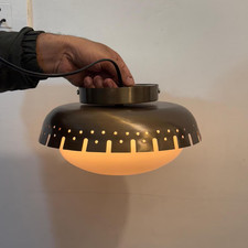 Globo moderno da incasso metà