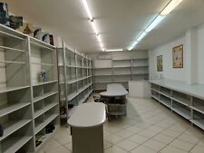 arredo  e scaffali e bancone negozio usato colore grigio perla ottimo stato 