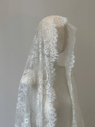 Cattedrale mantilla chantilly - mantilla,