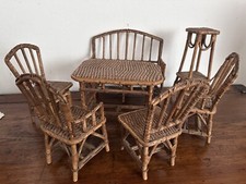 Antico salotto da bambola /tavolo-sedie-poltrone-trepiedi-divano /vimini