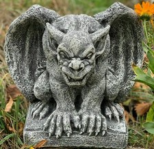 Statua in pietra gargoyle