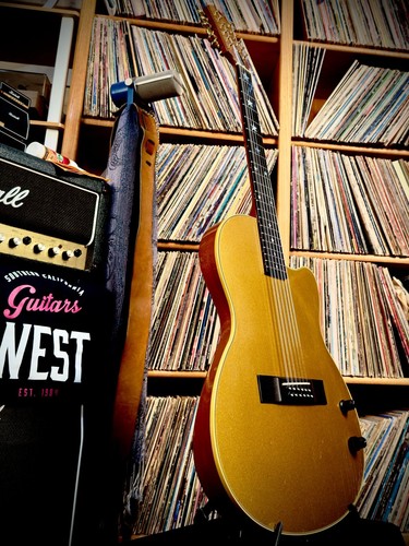 The gibson string - string, electric