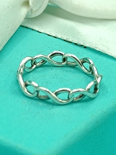 Raro anello stretto infinito