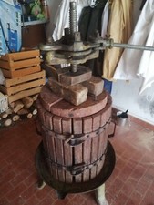 strettoio uva acquistato fine anni 70 per vendemmia di piccola vign