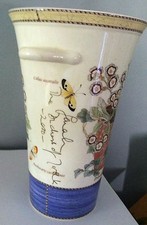 Autografo di Sarah Duchessa di York - 1997 Wedgwood Sarah's Garden Vaso 10" 