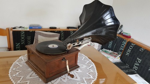 Grammofono grammophone - grammofono, ,grammophone