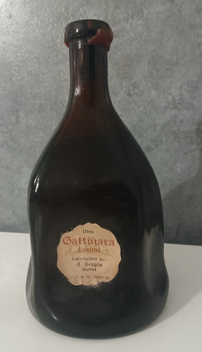 Bottiglia vino gattinara - bottiglia,