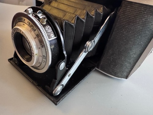 Fotocamera vintage pieghevole