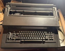 macchina da scrivere Olivetti