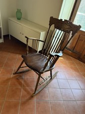 Sedia a Dondolo Vintage In Legno