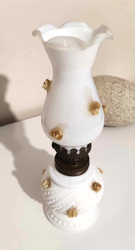 Lampe pétrole verre - , opalin