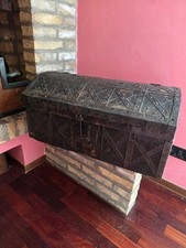 ANTICO PICCOLO BAULE CUOIO BORCHIATO XVIII SECOLO ITALIA