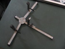 PIEDISTALLO PORTA CHITARRA