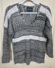 Lovemarks v-neck cable knit boho sweater with crochet accents sz S