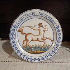 Piatto Ceramica Popolare Veneta, Serie Zodiaco, Segno Sagittario, Antico