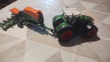 DUE MODELLINI SIKU 1:32 TRATTORE FENDT 1050 VARIO E SEMINATRICE AMAZONE