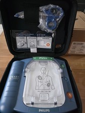 Defibrillatore semiautomatico
